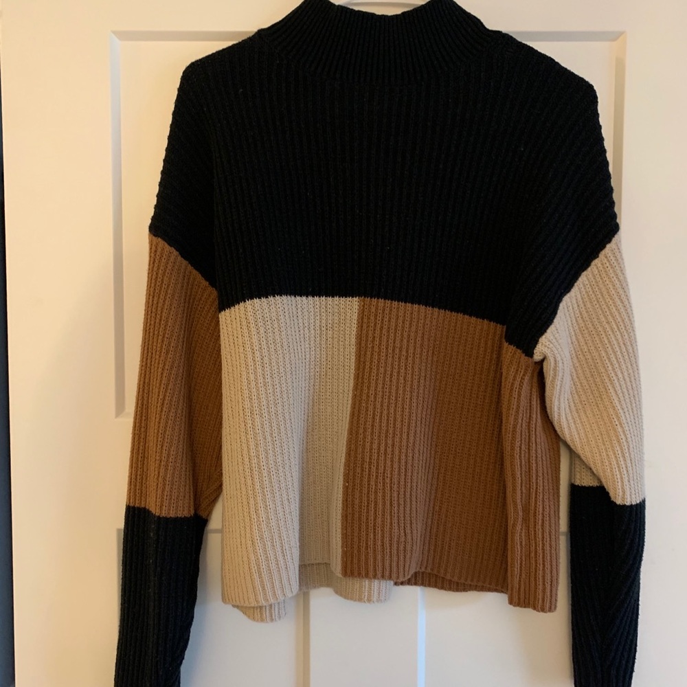 Color block turtle neck sweater